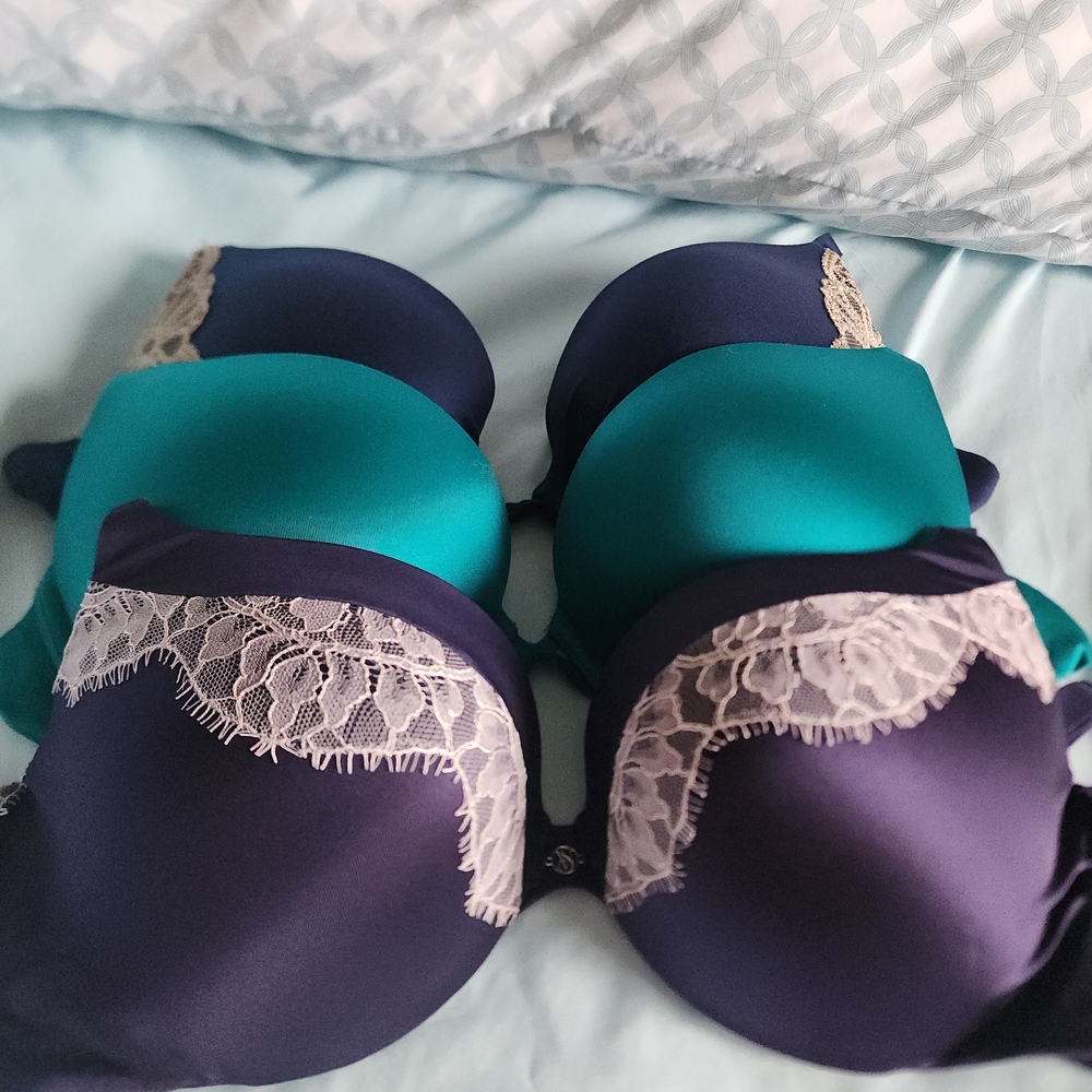 Like New Bundle Victoria's Secret Bra